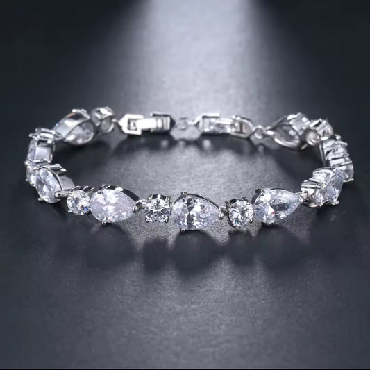 Tear drop x ruby bracelet