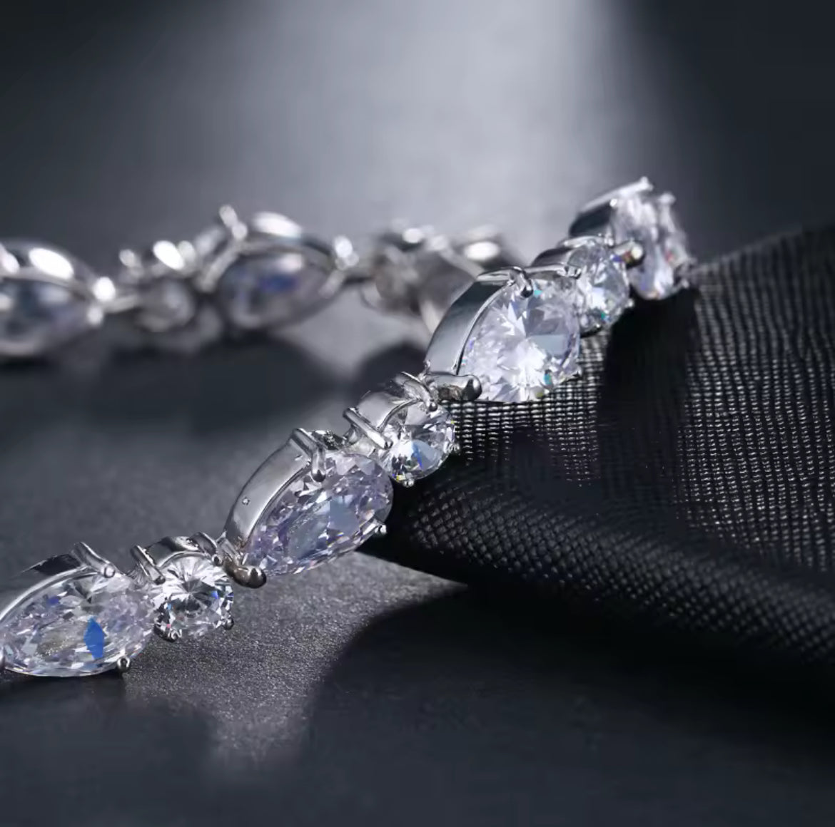 Tear drop x ruby bracelet